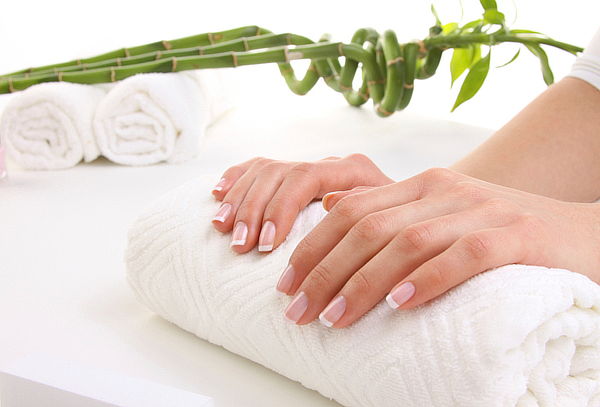 Manicure Completa + Esmaltado + Exfoliación en Providencia