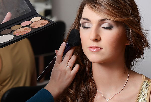 Maquillaje + Peinado para 5 Personas en 2 Sucursales