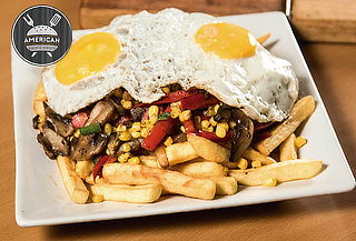 Chorrillana clásica o vegetariana + bebidas para 2 personas
