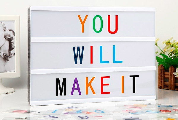 Caja de Luz Decorativa con letras de colores