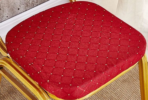 Silla de salón burdeo y dorado