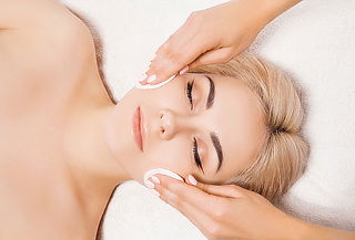 Limpieza facial simple con Vitamina C + Microdermoabrasión 