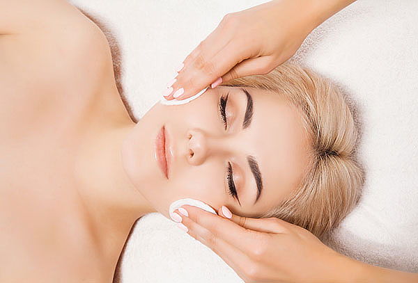 Limpieza facial simple con Vitamina C + Microdermoabrasión 