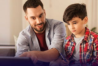Un Año de Reforzamiento Online de Enseñanza Básica
