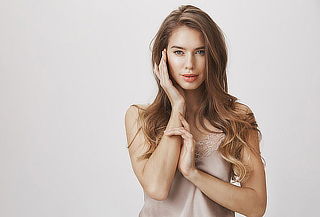 Limpieza Facial + Fototerapia + Mascarilla Hidratante y Más