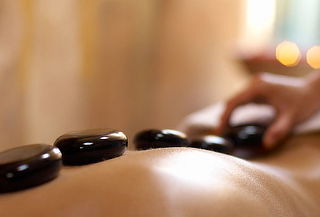 Masaje corporal + Piedras calientes para 1 o 2 personas