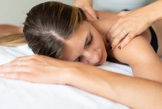 Masaje de Relajación + Exfoliación + Limpieza Facial