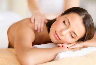 Masaje + Piedras calientes + Exfoliación para 1 o 2 personas