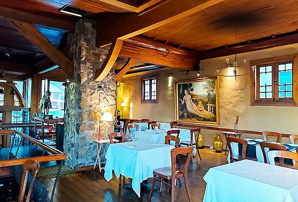 El Mesón Nerudiano: Almuerzo o Cena para 2 Personas