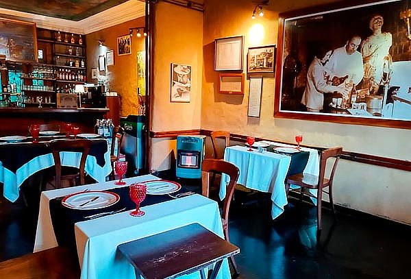 El Mesón Nerudiano: Almuerzo o Cena para 2 Personas