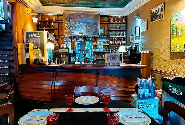 El Mesón Nerudiano: Almuerzo o Cena para 2 Personas