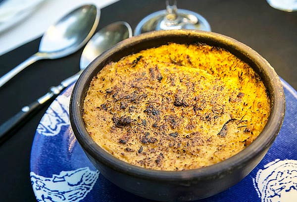 El Mesón Nerudiano: Almuerzo o Cena para 2 Personas