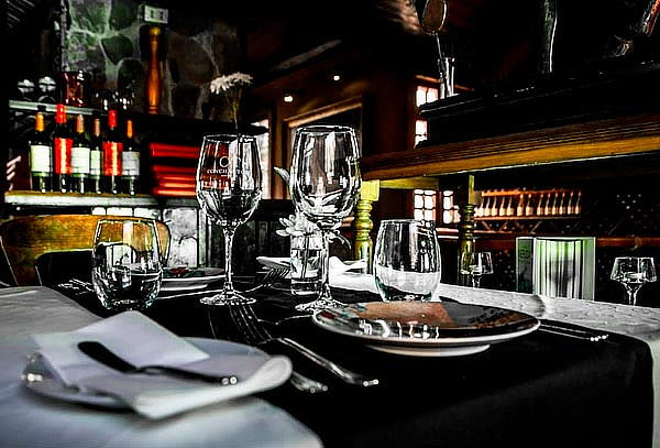 El Mesón Nerudiano: Almuerzo o Cena para 2 Personas