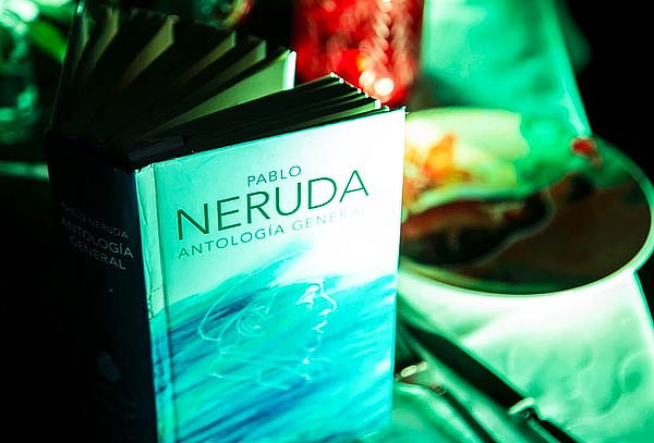 El Mesón Nerudiano: Almuerzo o Cena para 2 Personas