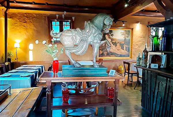 El Mesón Nerudiano: Almuerzo o Cena para 2 Personas