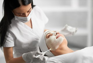 Limpieza Facial + Ácido Hialurónico + Exfoliación y Más
