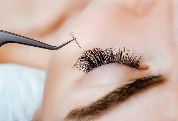 Pestañas Pelo a Pelo de Seda + Perfilado Cejas 