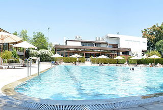 2 Accesos piscina al aire libre + Snack's o Almuerzo 