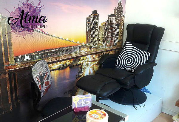 Podología Estética + Esmaltado tradicional para 1