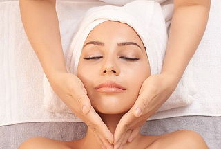 Masaje Facial Rostro Completo con Serum + Vitamina C