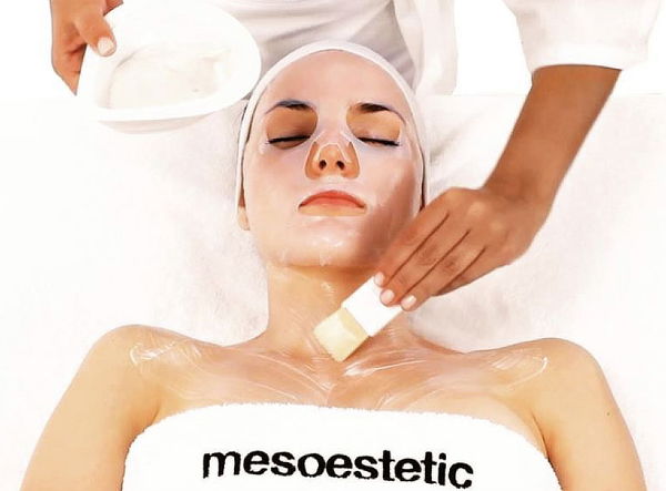Aplicación de Peeling Químico Facial Despigmentante-Anti Age