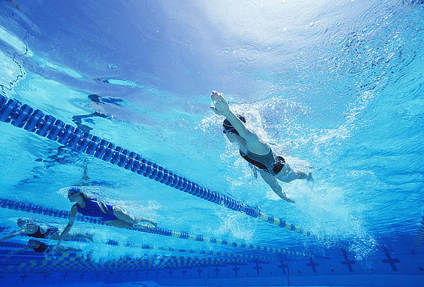 4 Clases de Natación Indoor en Piscina Climatizada
