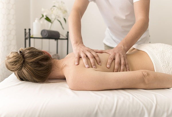 Masaje Terapéutico en Espalda + Cuello + Hombros
