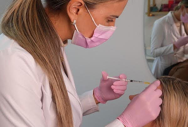 Perfilado + Aumento de labios con Ácido Hialurónico 