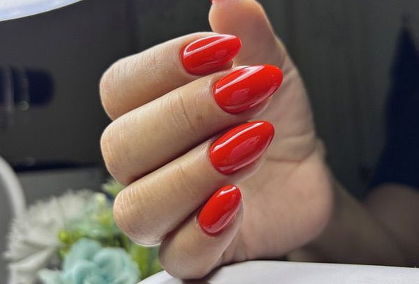 Manicure Rusa + Nivelación con Rubber + Esmaltado + Efectos