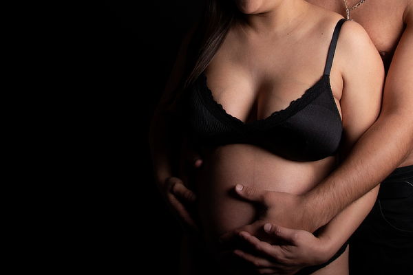 Sesión de fotos maternal en estudio