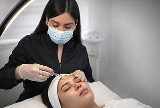 Limpieza Profunda: Pink glow + Dermapen + Microdermoabracion