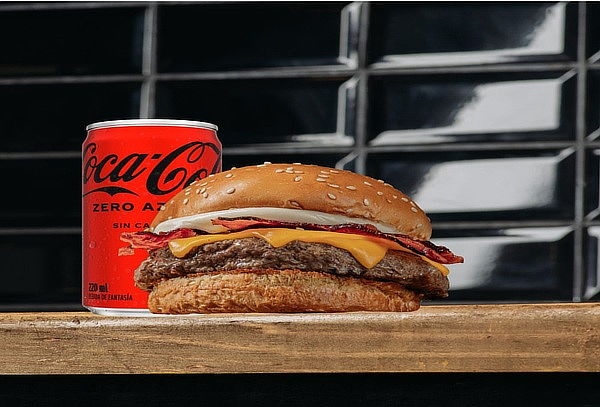 Burger Murdoc + Doble Queso Cheddar + Tocino + Bebida 220ml