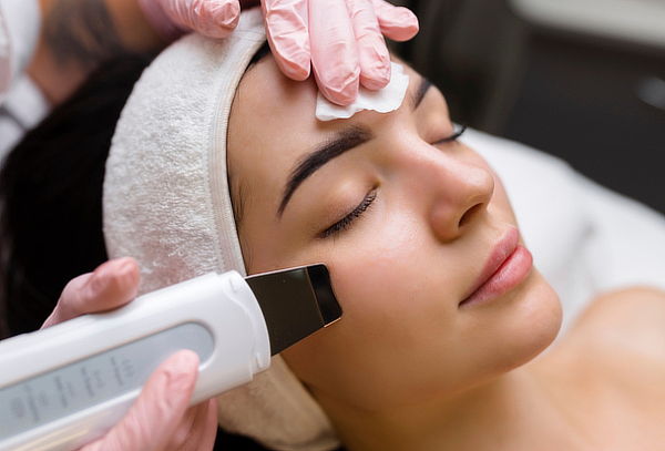 Limpieza facial profunda premium con mascarilla sedativa