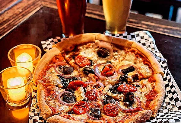 2 Entradas Pleimovil + 2 Shop Artesanal + Pizza 