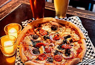 2 Entradas Pleimovil + 2 Shop Artesanal + Pizza 