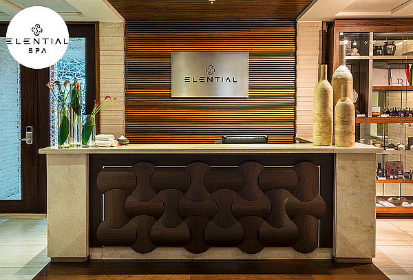 Relax Parejas con copas de espumante  en Elential Spa 