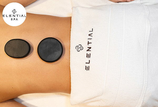 Relax Parejas con copas de espumante  en Elential Spa 