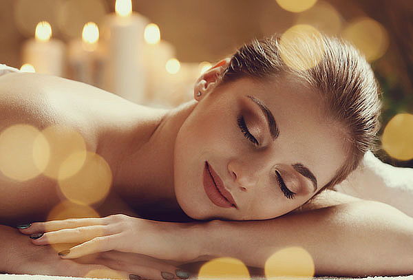 Masaje de relajación + mascarilla de hidratación facial.