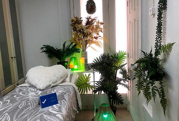 Masaje de relajación + mascarilla de hidratación facial.