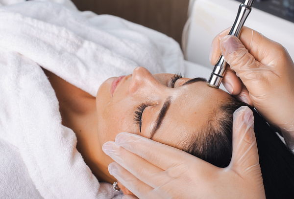 Microdermo Facial + Hidratación + Terapia Led y más...