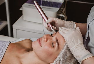 Inducción de Vitaminas con Dermapen, Fototerapia Led y Más!