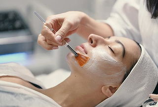 Limpieza Facial Profunda + Peeling Químico + Drenaje y más!