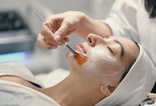 Limpieza Facial Profunda + Peeling Químico + Drenaje y más!