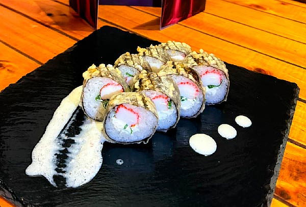 2 Entradas Pleimovil + 2 aperitivos + 20 piezas de Sushi
