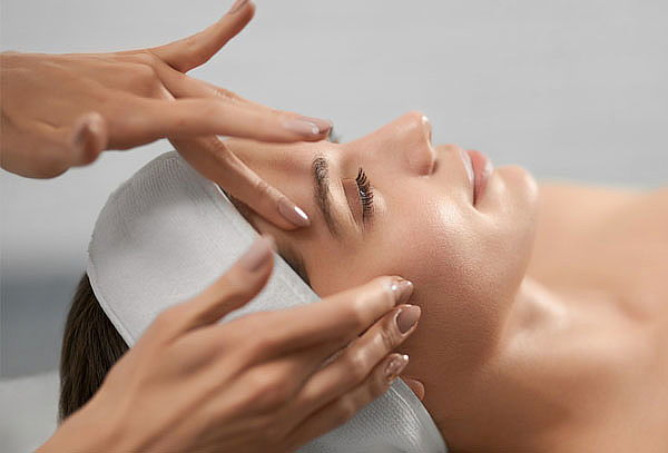 Limpieza Facial Profunda + Ampolla Ácido hialuronico Sunrise