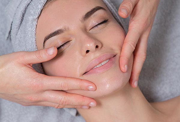 Limpieza facial profunda Detox + Masaje de Relajación