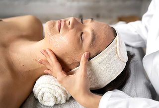 Limpieza profunda facial con extracción + microdermoabrasión