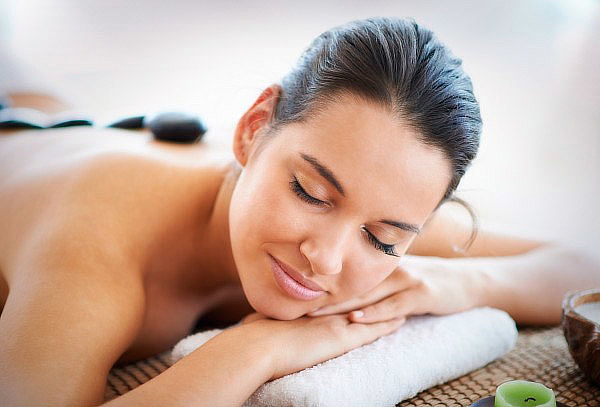 Ritual de espalda relajante con compresas terapéuticas y más