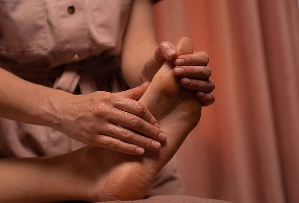 Masaje Relajación + Hidratación facial + Reflexología podal 