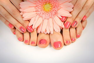 La Peluquería: Manicure + Pedicure permanente